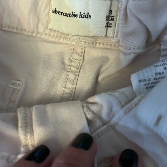 Abercrombie Kids Cream Cargo Bottoms Relaxed Fit - Picture 4 of 4
